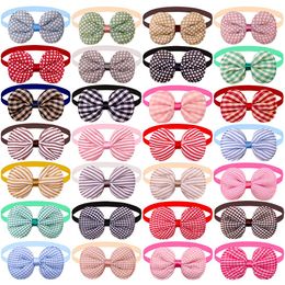 Accessoires 50 / 100pcs petit chien chat noix papillon Stripe Boy chien Bowties Collar chien toiletage accessoreis mignons chiens fournitures pour les petits chiens