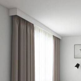 Accesorios Pelmet de cortina con rieles dobles Panel decorativo y cinturones de luz inteligentes opcionales Montaje en pared Longitud personalizada