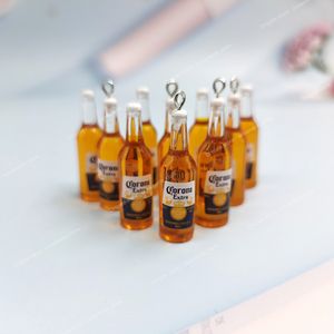 10 stks Nieuwe Bierfles Hars Oorbel Bedels Drinkfles voor Sleutelhanger Ketting Hanger Sieraden Bevindingen Drijvende Charme C228 Mode JewelryCharms bierfles