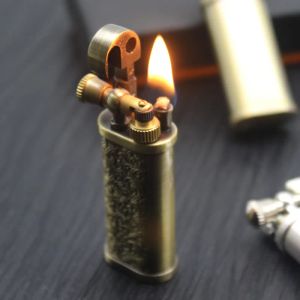 Accessoires Vintage Flint Kerosène Lighters Flame rétro Metal Grinceing Wheel Essence Old Trenches Trenches Cigarette Fuller Smoker Gadgets