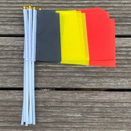 Accessoires xvggdg 100 pièces 14*21 cm drapeau à main de belgique Promotion en gros petite bannière nationale agitant de belgique