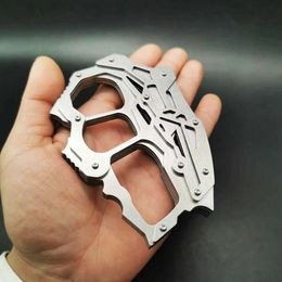 Accesorio Equipo para exteriores Knuckle Mejor precio Plumeros sólidos de moda Puño para exteriores Autodefensa EDC Portátil Cuatro anillos para dedos Soportes para ventanas Lucha