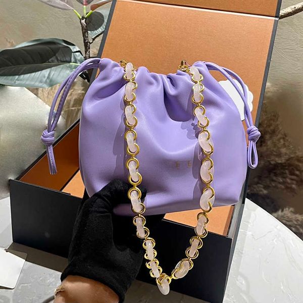 Acrylique Chain Designer Luckybags Femmes Sacs Mini sac à main Bucket Purse Woven Sac en cuir sac à main Cloud Howhorn