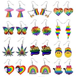 Acrylique sept couleurs série arc-en-ciel rayé foudre amour papillon face aux boucles d'oreilles japonaises et boucles d'oreilles ornements