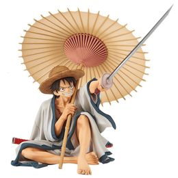 Action Toy Figures 14cm Anime Figure Kimono Monkey D Luffy Umbrella Hold Knife Assis Fighting Doll PVC Collection Modèle 230602