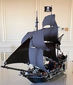 Figurines d'action 16006 Le modèle Black Pearl 6002 Blocs de construction Briques Bateau Navires Film Enfants 4184 Cadeau d'anniversaire 80034 230724