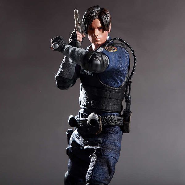 Figuras de juguete de acción 32 cm Personaje del juego Leon Scott Kennedy Biohazard RE coleccionistas figura de acción juguetes regalo de Navidad sin caja T230105