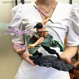 Le jouet d'action figure un personnage populaire de Zoro Anime avec trois mille mondes Modèle de couteau modèle d'anniversaire cadeau à collectionner