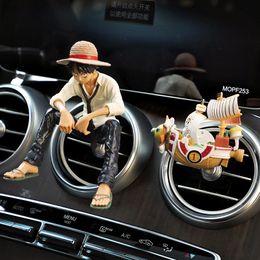 Action Figurines Anime Mignon Voiture Sortie D'air Parfum Décoration Luffy Zoro Figurine Figurine Ornement Auto Intérieur Accessoires 230616