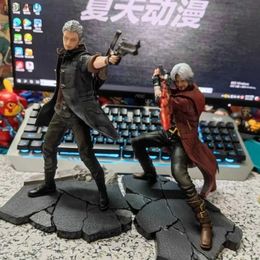 Actie speelgoedcijfers Devil Dante May Cry Nero Standbeeld Actie Figuur 25cm-28cm PVC Modelcollectie speelgoed voor vriend Actiefiguur gemaakt door handgeschenken