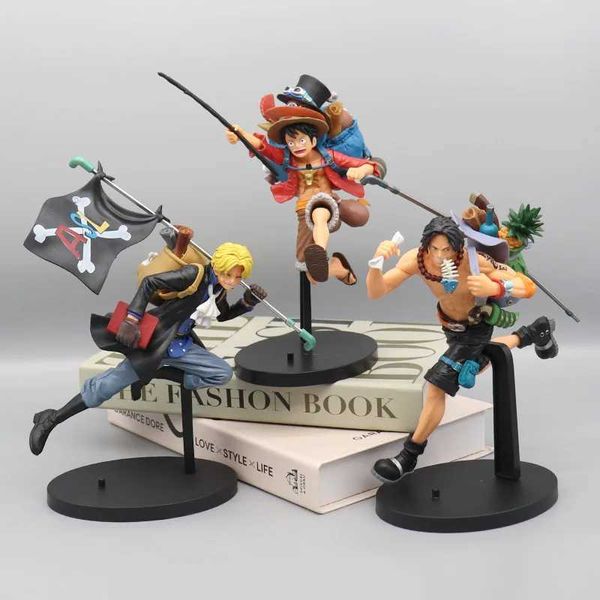 Action Toy Figures One Piece Anime Figure Nouveau Monde Chatle de paille Luffy Figure ACE SABO Figurine Classic Toys Collection Office Office Decor