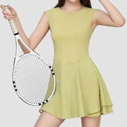 Robes actives Femmes Femme confortable Robe de tennis sans bretelles avec ourlet plissé d'activité et à manches courtes Running Sportswear Y240508