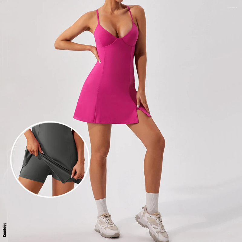 Ensembles actifs 2024 Pad en daim Sports nus anti-shorts Yoga Set One Piece Jumpsuit Femme Gym Tennis Jupe Fitness Robe