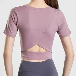 Chemises actives 2023 Haut de sport d'été Femmes Gym Serré Séchage rapide Course Fitness Embellir le dos Design Sens Col rond Yoga court