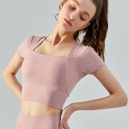 Chemises actives Arrivée Femme Yoga Clain à manches courtes Poste de poitrine Fitness Gym Gym Workout Running Sportswear Clothing Crops Tops