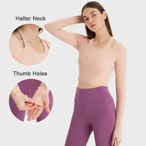Chemises actives Naked Feel Halter Thumb Hole Chemise de yoga à manches longues Slim-fit Workout Crop Top avec soutien-gorge intégré Femmes Gym Sportswear Vêtements
