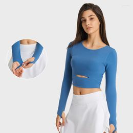 Actieve shirts met logo dames gym yoga ingebouwd in bra lange mouw tee sexy naakte sporttank crop tops fitness blouses sportkleding