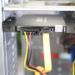 Adaptateurs 2,5 pouces SSD HDD à 3,5 pouces de montage métallique Adaptateur du support du support du disque dur du disque dur pour le boîtier du boîtier PC de bureau