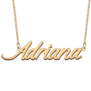 Adriana Collar con placa con nombre, colgante para mujeres y niñas, regalo de cumpleaños, placa con nombre personalizada, joyería para mejores amigos para niños, joyería de acero inoxidable chapada en oro de 18 quilates, Navidad