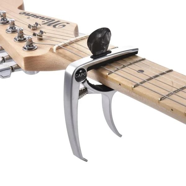 Capo de guitare métallique réglable pour guitares et basses électriques acoustiques avec porte-choix - parfait pour les joueurs de ukulélé un accessoire incontournable