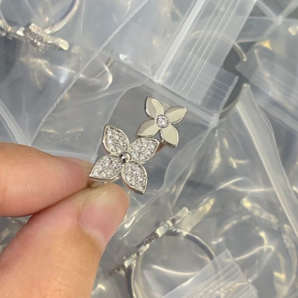 Coquille d'ouverture réglable Nouveau anneau de fleur de prune à chaud pour les femmes en pierre zircon de luxe en or plaqué cinq feuilles fleur mignon trèfle