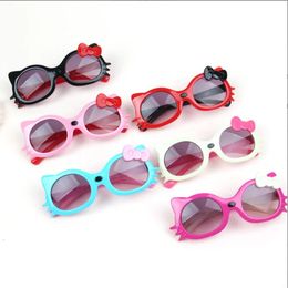 Schattig kleurenblok met strik decor grote frame zonnebrillen tieners jongens meisjes buiten feestvakantie reizen kinderen brillen brillen 240417