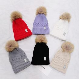 Volwassen en Kind Verven Pompom Mutsen Winter vrouwen Hoeden Gebreide Skullies Echt Bont Pom pom Cap Gorros Motorkap Femme hoed Voor Meisje