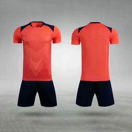 Volwassen rode Mannen Voetbal Jersey Voetbal Set Uniform Mannen Voetbal Uniformen Sets Aangepaste Sport Uniformen Voetbalshirts 240315