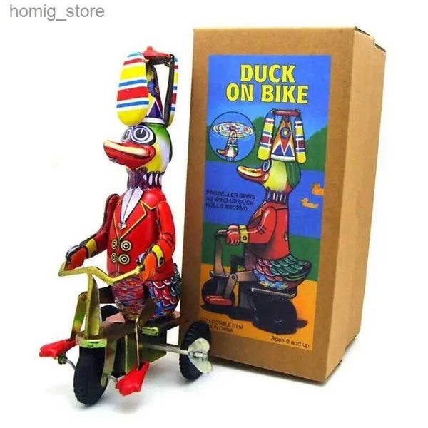 Série adulte de style rétro Toy Metal Tin Duck Riding Bicycle Robot Mécanique horloge Toy Modèle Childrens Baby Gift Y240416