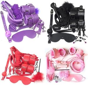 Jouets pour adultes 10 Pcsset Sexy Lingerie PU Cuir bdsm Bondage Set Menottes Footcuff Fouet Corde Bandeau Érotique Pour Les Couples 230411