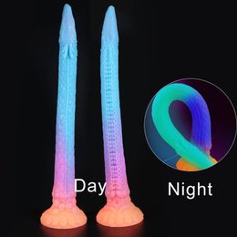 Juguetes para adultos Super Long Luminous Plug Anal Dildo Colorful Glowin Dragon Dildos para mujeres Soft Buttplug con ventosa Butt Sex 230519