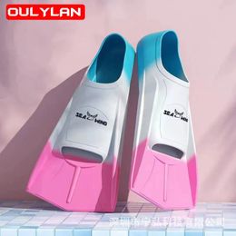 Volwassenen Korte dinerende vinnen licht vol voetzak reisblade flippers voor snorkelende duikduiker zwemmen blauw roze 240410