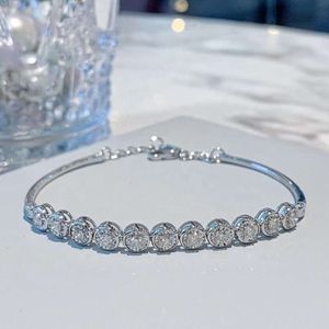 Geavanceerde groep ingelegde ronde Diamond bedelarmband S925 Sterling Silver Plating Light Luxury Fashion Dames Bracelet
