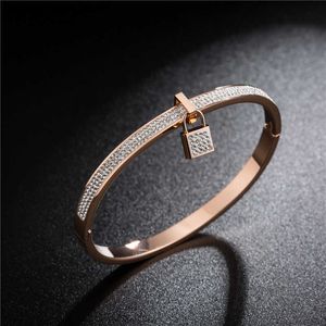 Aenine Titanium Steel New Lock Cz Crystal Cuff Bracelets Bracelets Classique Or Rose Bracelet De Mariage Bijoux pour Femmes Ab20024 Q0717