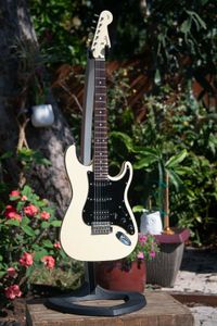 Aerodyne Stratocaster - White Dimarzio Collection - CIJ Guitare électrique