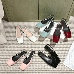 Aeyde chaussures plates en cuir carré talons plats de sandale Sandale Chaussures de robe de femme Sandales de concepteur de luxe Chaussures de bureau