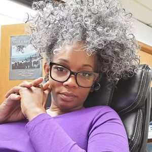 Afro-américain court gris gris 4c bouclé coiffure coiffe