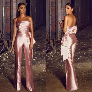 Goedkope eenvoudige nieuwe mode roze jumpsuit strapless vrouwen broek pakken satijn ruches grote boog avondjurken prom dress formele broekjes