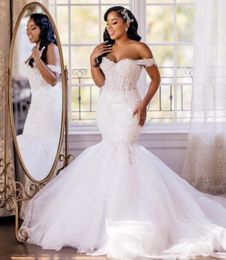 Vestidos de novia de sirena elegantes africanos para la novia 2024 Fuera del hombro Cierre con cordones Tren de barrido Vestidos de novia con cuentas Vestidos de novia más vendidos