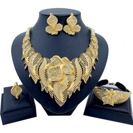 Bijoux africain Ensemble pour les femmes Big Collier Dubaï Dubaï Ethiopian Gold Color Boes-oreilles Boucles d'oreilles Bracelet Bridal Sets Wedding 240511