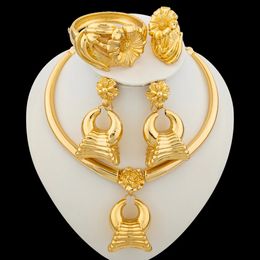 Ensemble de bijoux africains pour femmes boucles d'oreilles irrégulières et collier avec bracelet bague plaqué or 18 carats mariages ensemble de bijoux de mariée 240125