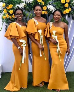 Robes de demoiselle d'honneur sirène africaine nigériane 2020 or jaune une épaule en plein air plage demoiselle d'honneur robe de soirée d'invité de mariage