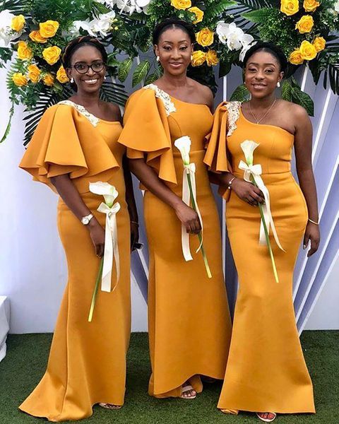 Vestidos de dama de honor de sirena nigeriana africana 2023 Oro amarillo Un hombro Playa al aire libre Vestido de fiesta de invitados de boda de dama de honor