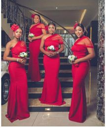 Africain One épaule sexy robes de demoiselle d'honneur rouge foncé plus taille robes de fête de mariage longues.