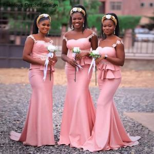 Afrikaanse roze bruidsmeisjesjurken juweel nek zeemeermin ruches peplum bruidsmeisje jurk kanten applique strand bruiloft feestvestidos plus maat
