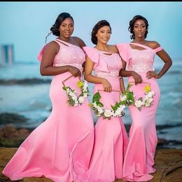 Robes de demoiselle d'honneur rose africaine une épaule sirène dentelle longue robe de demoiselle d'honneur dentelle perlée pour les femmes noires arabes vêtements d'invité de mariage dans le mariage NR002