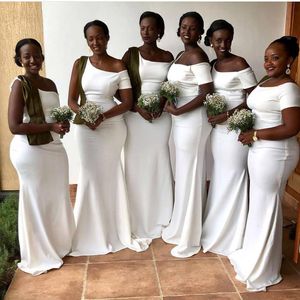Vestidos de dama de honor estilo sirena, color blanco puro, africano, de talla grande, con un hombro, satinado, para invitados de boda, BM1550