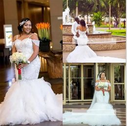 Robes de mariée africaines de taille plus bretelles spaghetti dentelle appliques perles coiffées robe de mariée sirène à plusieurs niveaux tulle longues robes de mariée