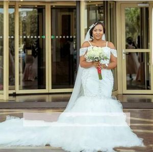 Africain Plus La Taille Robes De Mariée Bretelles Spaghetti Dentelle Appliques Perles Coiffé Sirène Robes De Mariée À Niveaux Tulle Longues Robes De Mariée