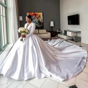 Afrikaanse Vrouwen Prinses Satijnen Trouwjurk Diepe V-hals Lange Mouwen Kralen Applicaties Decoratie Bruidsjurken Vestidos De Novia Robe de Mariage
